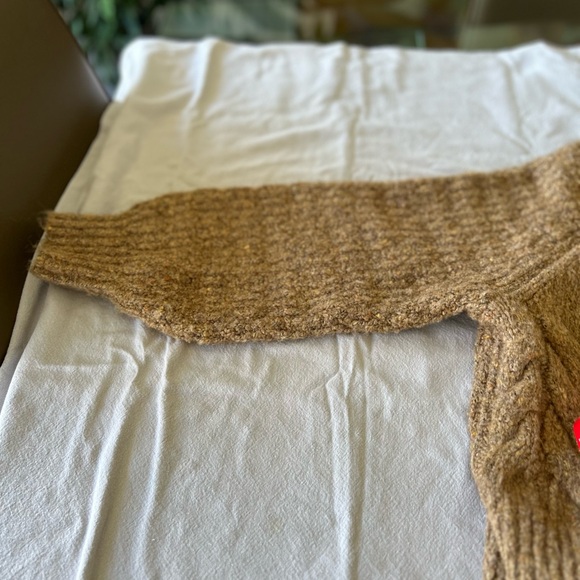 Universal thread sweater - Picture 8 of 9